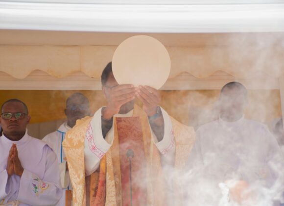 Worship with us this World Communion Sunday Worship with us this World Communion Sunday